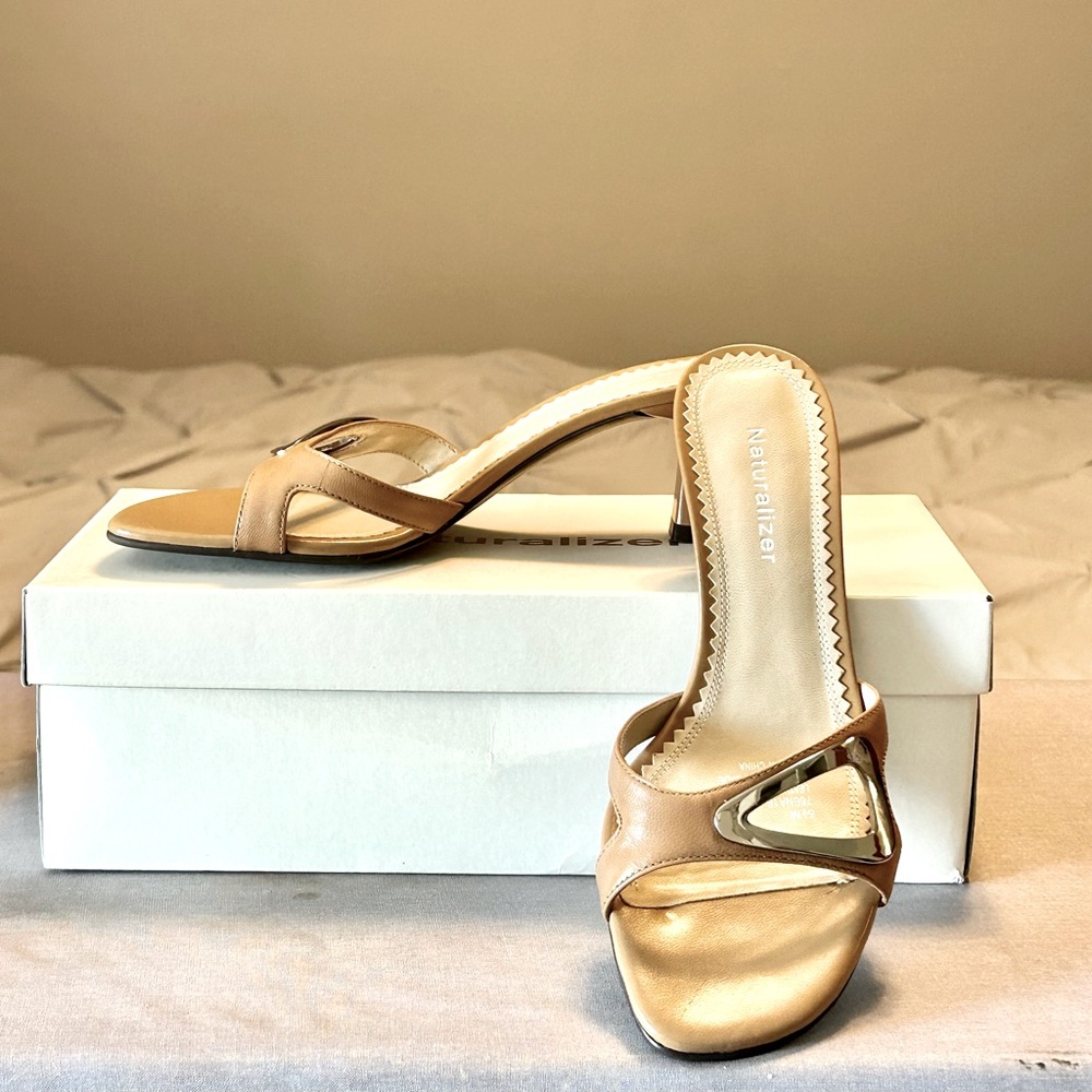 Naturalizer cream sandals, size 5.5
